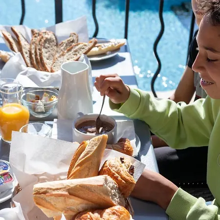База отдыха Les Arbousiers Village Hotel Provencal La Roquebrussanne