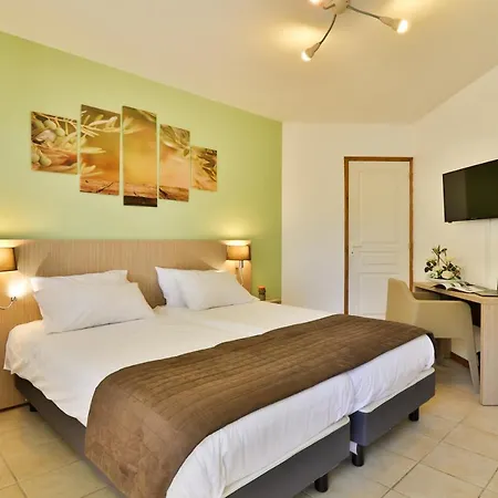 База отдыха Les Arbousiers Village Hotel Provencal La Roquebrussanne