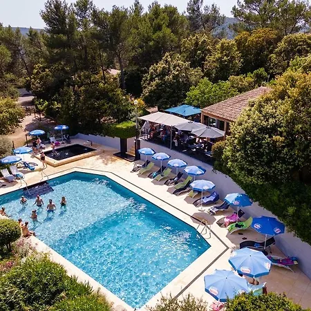 Les Arbousiers Village Hotel Provencal 3*