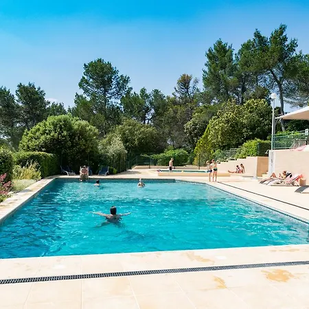 База отдыха Les Arbousiers Village Hotel Provencal La Roquebrussanne