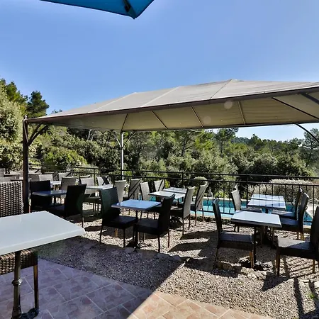 Les Arbousiers Village Hotel Provencal